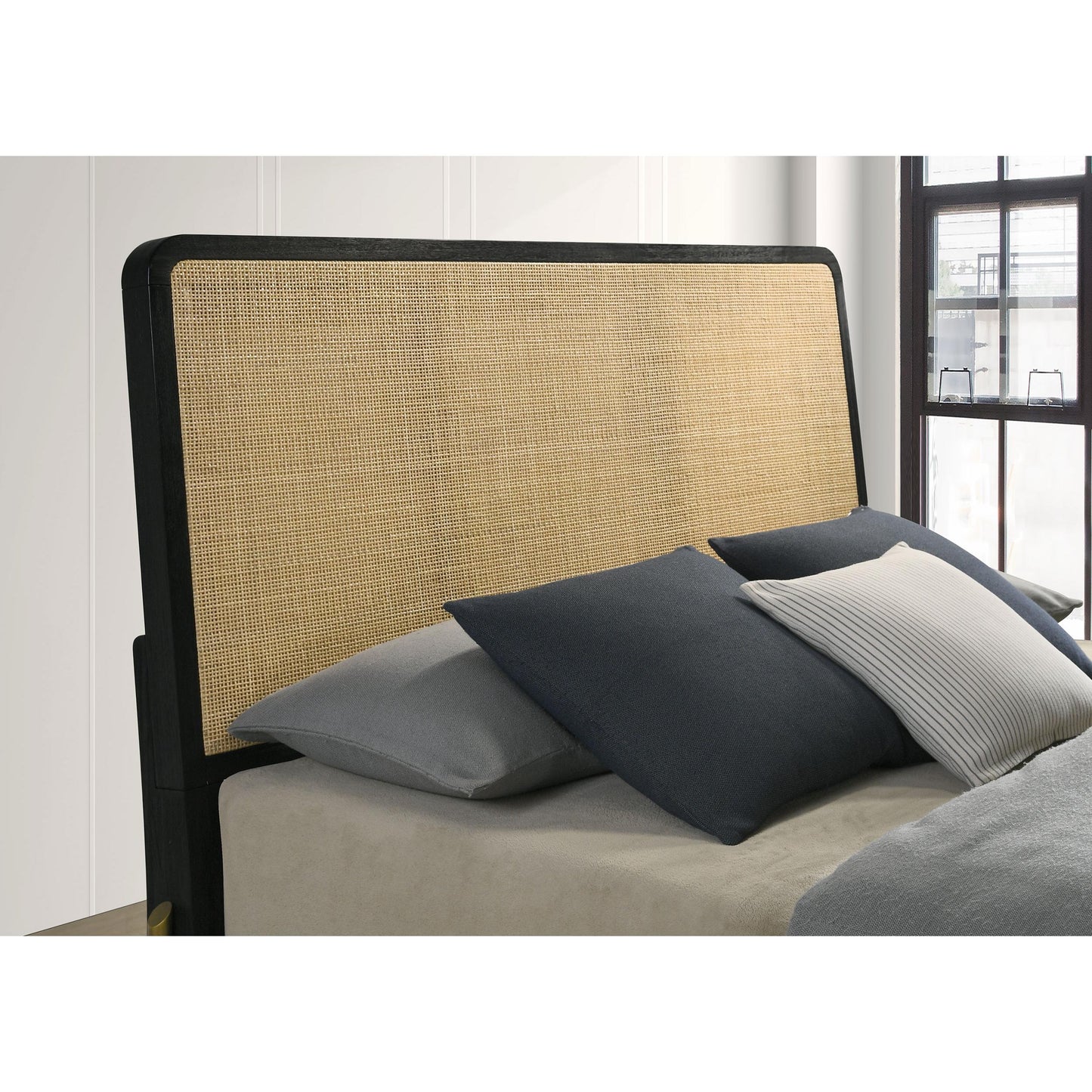 Coaster Furniture Arini 224330KE Rattan Eastern King Panel Bed - Black and Natural IMAGE 6