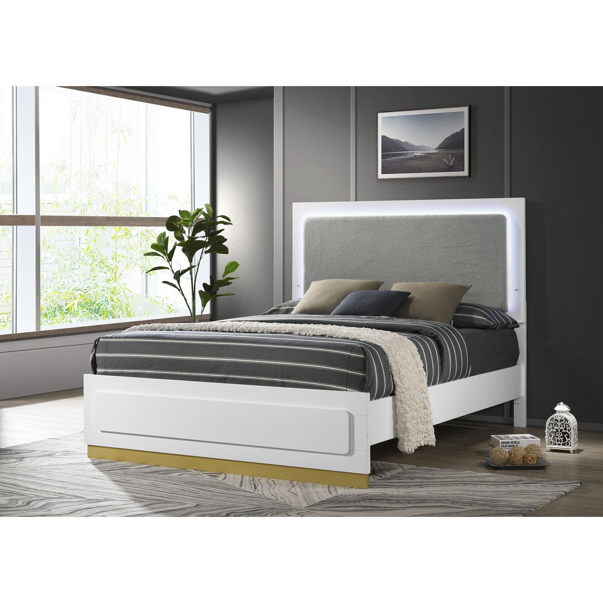 Coaster Furniture Caraway 224771Q Wood Queen LED Panel Bed - White IMAGE 2