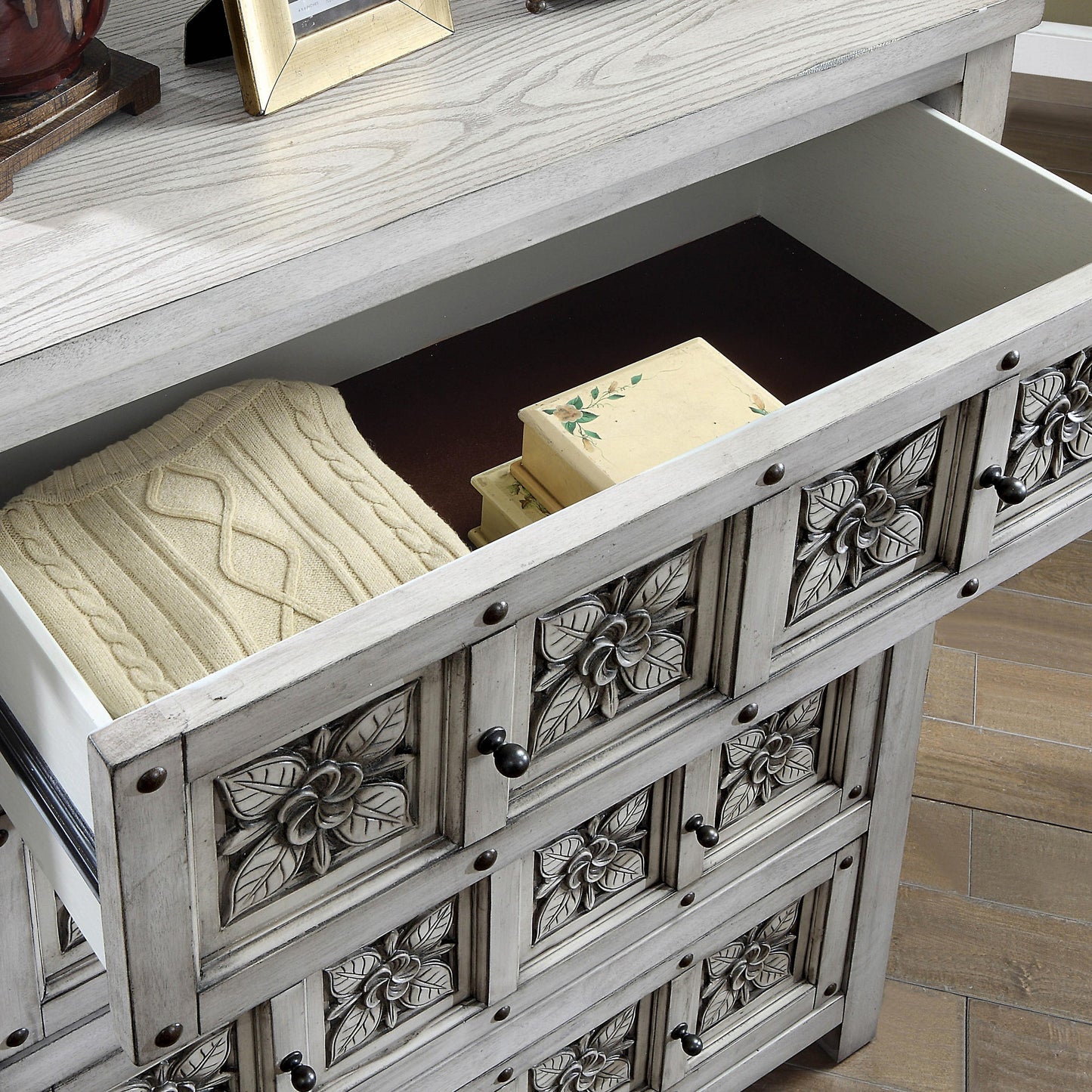 Furniture of America Pantaleon 4-Drawer Chest CM7392C IMAGE 3