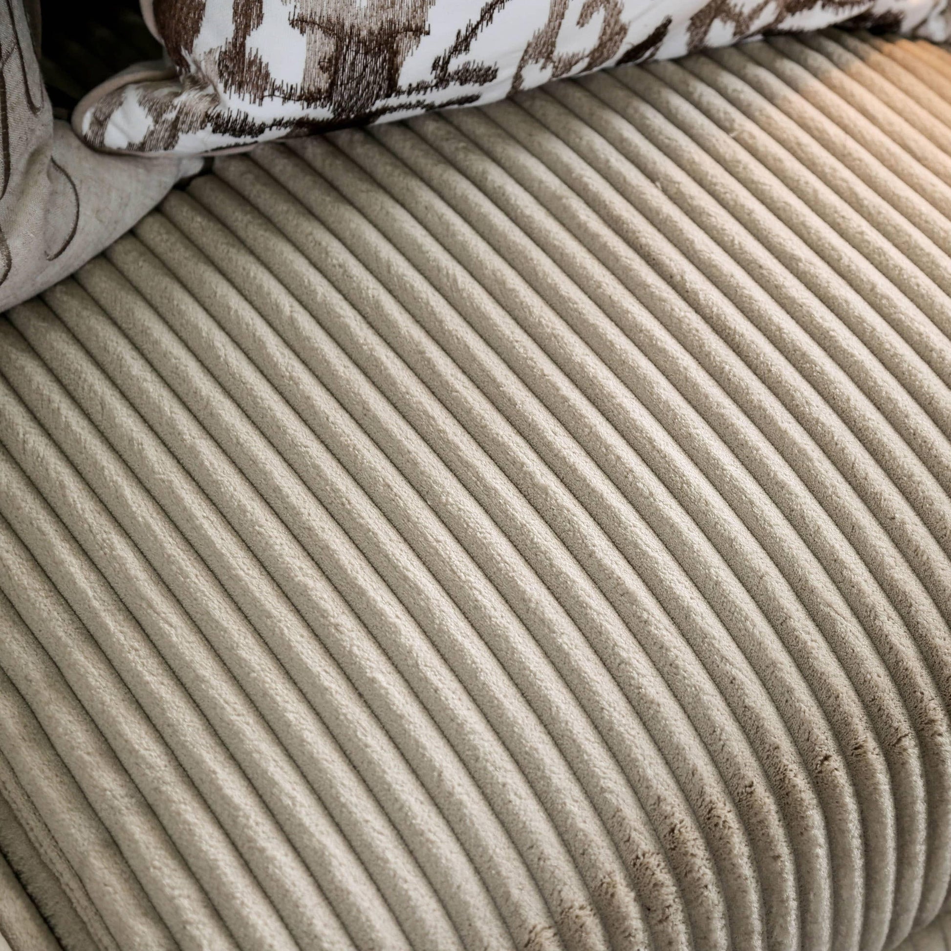  Furniture of America Marjorie Stationary Fabric Loveseat SM6216-LV IMAGE 2