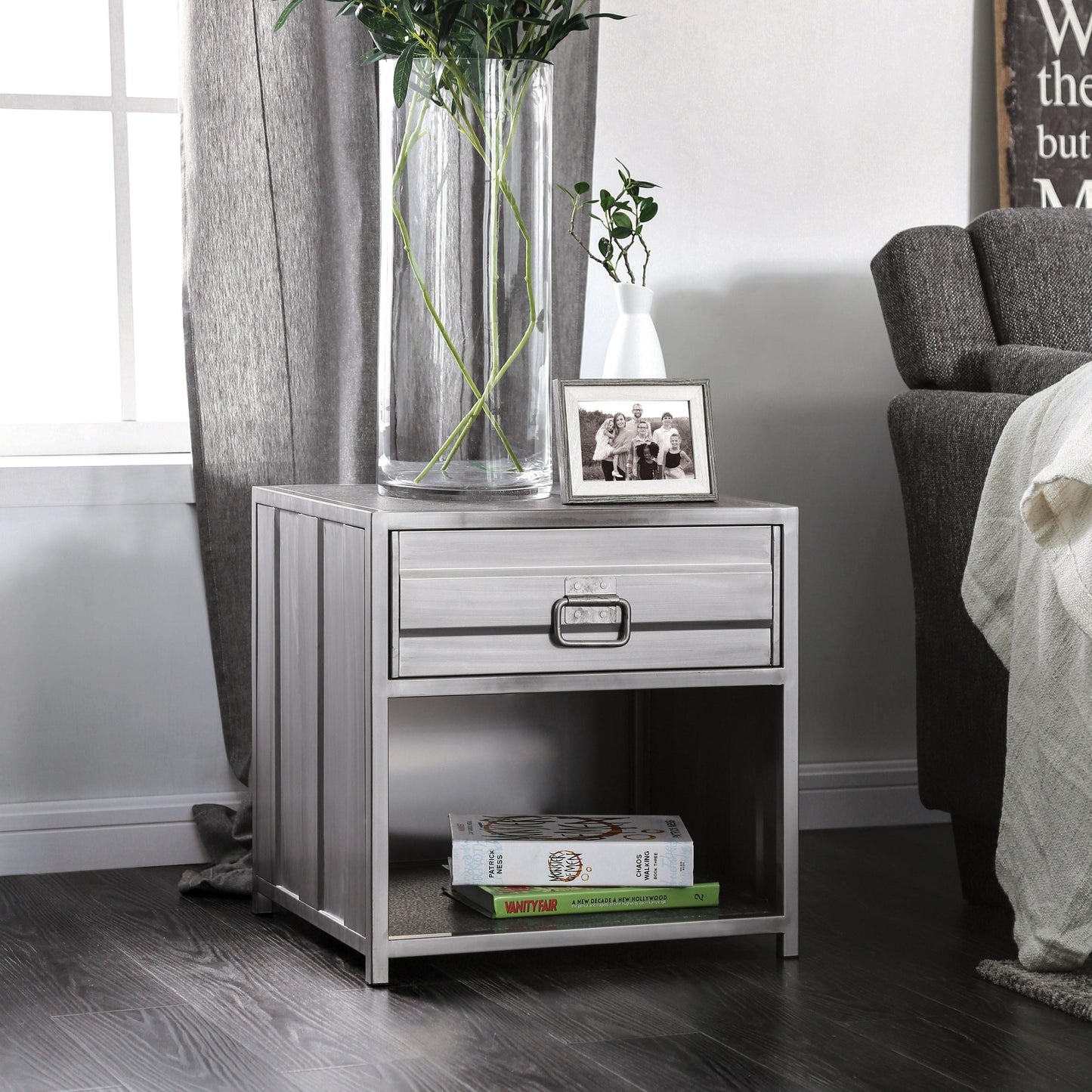  Furniture of America Mccredmond 1-Drawer Nightstand CM7075N IMAGE 3