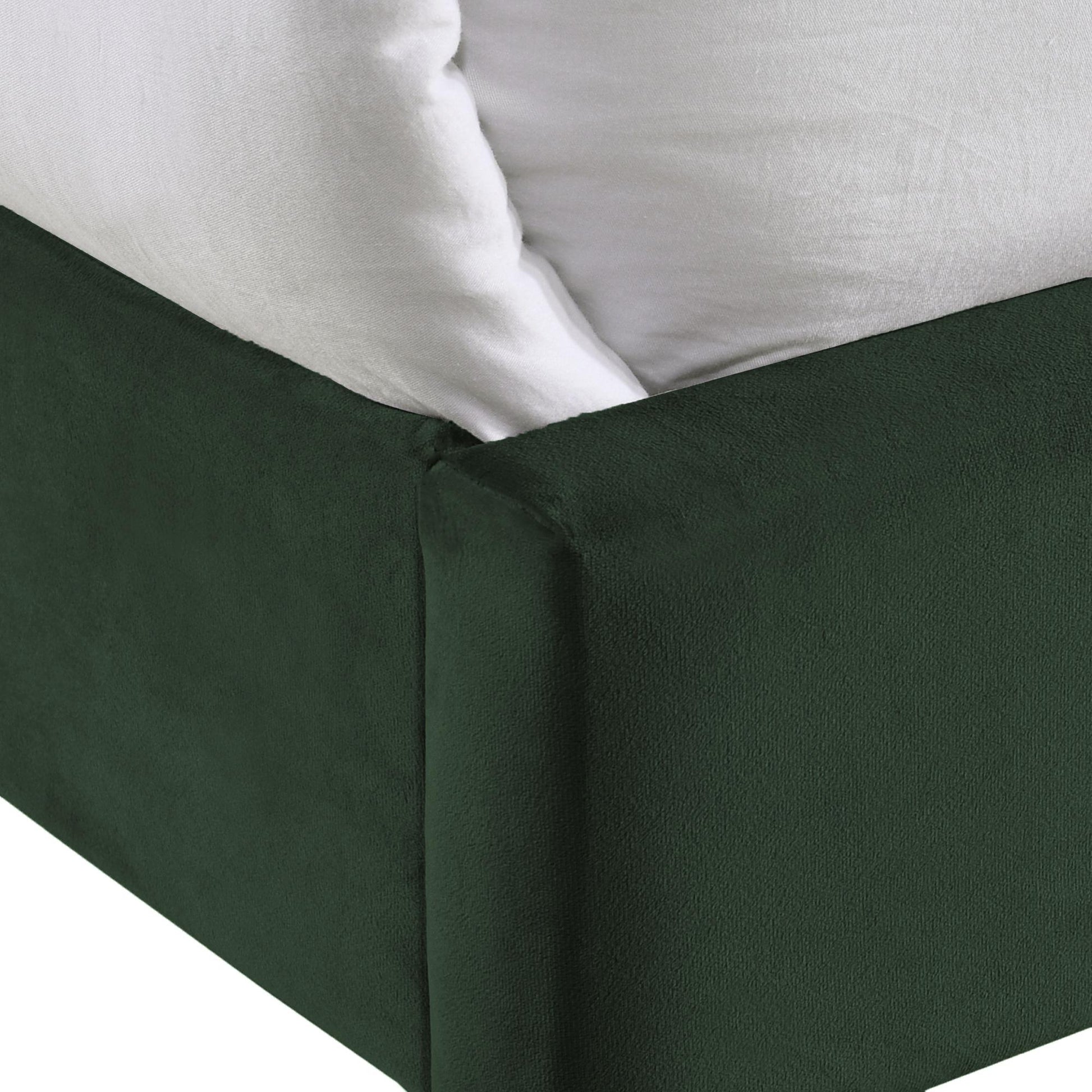  Elements International Coyote Queen Bed W/Carroll Emerald w/Two End Table IMAGE 6