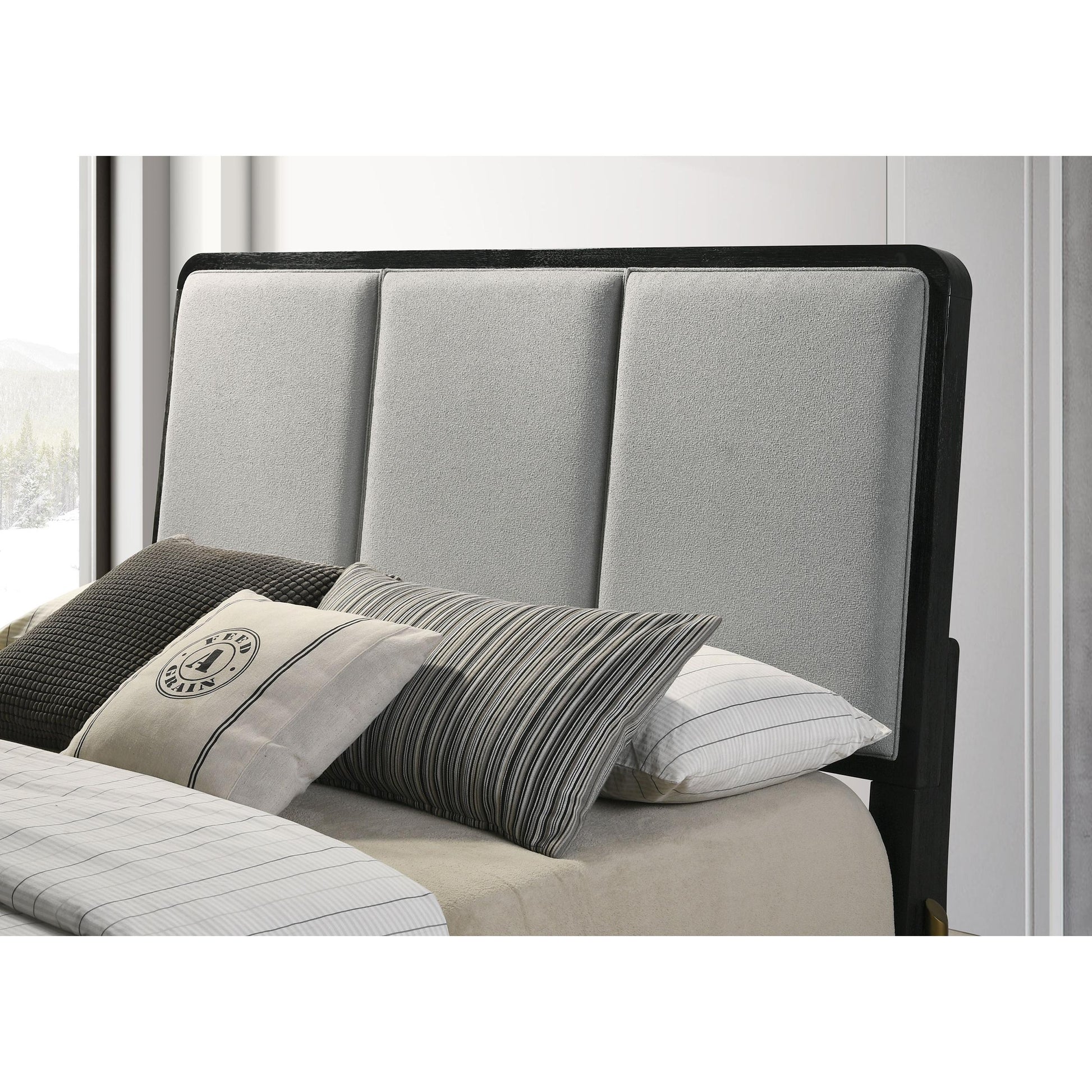 Coaster Furniture Arini 224331Q Upholstered Queen Panel Bed - Black and Grey IMAGE 6