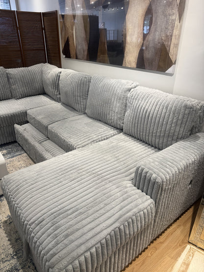 Divine sectional storage chaise and pull-out bed